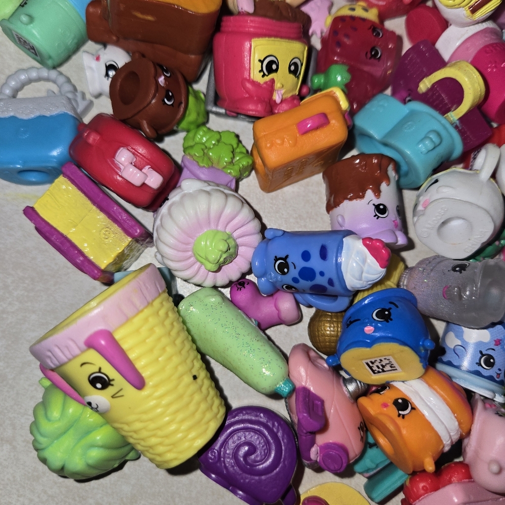 Shopkins Large Bundle 355 Pieces!!! - Picture 11 of 16